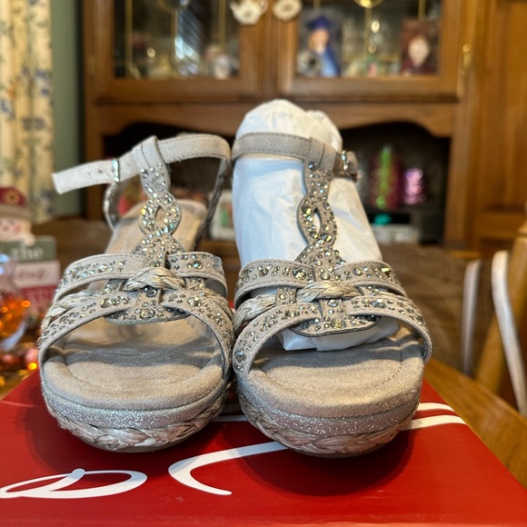 Impo Memory Foam Wedges Size 8 Taupe with rhinestones - Picture 6 of 6